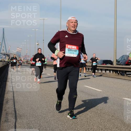 03.10.2025 - Köhlbrandbrückenlauf Fabian Wolf http://msf.ph/oto/9074662 03.10.2025 10:14:23 Position 3 2418, 2, 50 meine-sportfotos.de