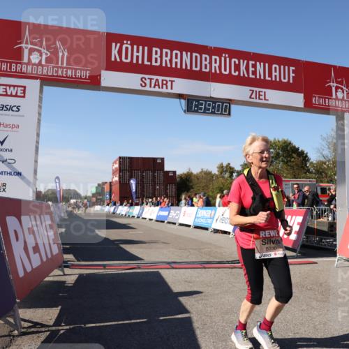 03.10.2025 - Köhlbrandbrückenlauf Lena Gebhardt http://msf.ph/oto/9074679 03.10.2025 13:39:00 Ziel 5529, 5533, 5584, 6030, 6640 meine-sportfotos.de