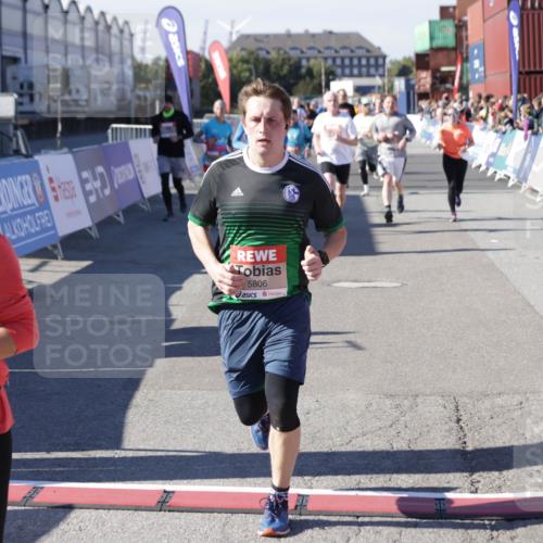 03.10.2025 - Köhlbrandbrückenlauf Jannik Wohlers http://msf.ph/oto/9074691 03.10.2025 13:16:16 Ziel 4144, 4311, 4317, 4347, 4563, 4696, 4928, 5032, 5068, 5336, 5684, 5806, 5836, 6771 meine-sportfotos.de
