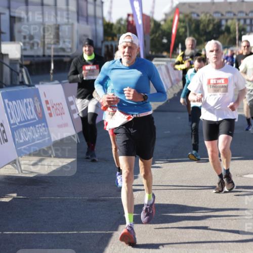 03.10.2025 - Köhlbrandbrückenlauf Jannik Wohlers http://msf.ph/oto/9074714 03.10.2025 13:16:19 Ziel 4144, 4317, 4347, 4414, 4563, 4696, 4928, 4952, 5032, 5068, 5498, 5684, 5806, 5836, 6761, 6771 meine-sportfotos.de