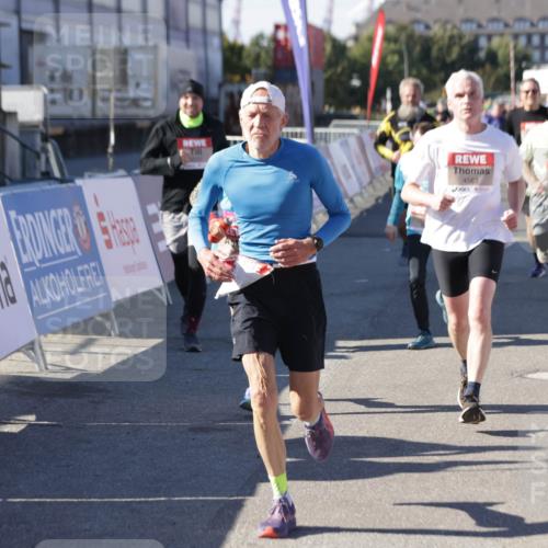 03.10.2025 - Köhlbrandbrückenlauf Jannik Wohlers http://msf.ph/oto/9074744 03.10.2025 13:16:19 Ziel 4144, 4317, 4347, 4414, 4563, 4696, 4928, 4952, 5032, 5068, 5498, 5684, 5806, 5836, 6761, 6771 meine-sportfotos.de