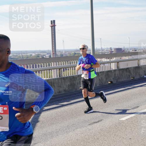 03.10.2025 - Köhlbrandbrückenlauf Michael Burmester http://msf.ph/oto/9074769 03.10.2025 12:40:08 Position 2 5703 meine-sportfotos.de