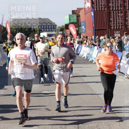 03.10.2025 - Köhlbrandbrückenlauf Jannik Wohlers http://msf.ph/oto/9074774 03.10.2025 13:16:20 Ziel 4144, 4317, 4347, 4414, 4563, 4696, 4928, 4952, 5032, 5068, 5498, 5684, 5806, 5836, 5983, 6761, 6771 meine-sportfotos.de