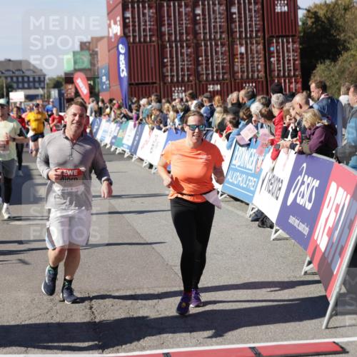 03.10.2025 - Köhlbrandbrückenlauf Jannik Wohlers http://msf.ph/oto/9074782 03.10.2025 13:16:20 Ziel 4144, 4317, 4347, 4414, 4563, 4696, 4928, 4952, 5032, 5068, 5498, 5684, 5806, 5836, 5983, 6761, 6771 meine-sportfotos.de