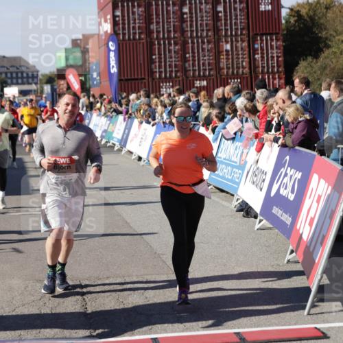03.10.2025 - Köhlbrandbrückenlauf Jannik Wohlers http://msf.ph/oto/9074790 03.10.2025 13:16:20 Ziel 4144, 4317, 4347, 4414, 4563, 4696, 4928, 4952, 5032, 5068, 5498, 5684, 5806, 5836, 5983, 6761, 6771 meine-sportfotos.de