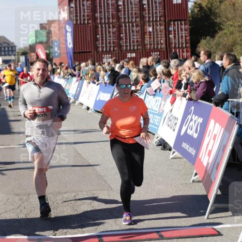 03.10.2025 - Köhlbrandbrückenlauf Jannik Wohlers http://msf.ph/oto/9074822 03.10.2025 13:16:21 Ziel 4144, 4317, 4347, 4414, 4563, 4586, 4696, 4928, 4952, 5032, 5068, 5498, 5684, 5806, 5836, 5983, 6761, 6771 meine-sportfotos.de