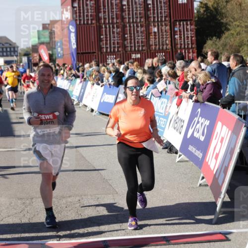 03.10.2025 - Köhlbrandbrückenlauf Jannik Wohlers http://msf.ph/oto/9074829 03.10.2025 13:16:21 Ziel 4144, 4317, 4347, 4414, 4563, 4586, 4696, 4928, 4952, 5032, 5068, 5498, 5684, 5806, 5836, 5983, 6761, 6771 meine-sportfotos.de