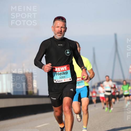 03.10.2025 - Köhlbrandbrückenlauf Jannik Wohlers http://msf.ph/oto/9074831 03.10.2025 09:40:48 Position 3 3269, 3712 meine-sportfotos.de