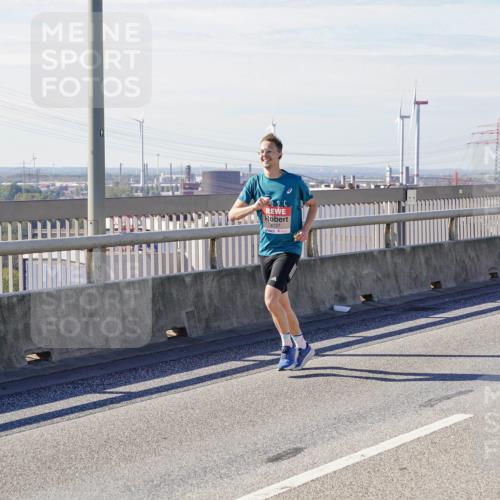 03.10.2025 - Köhlbrandbrückenlauf Michael Burmester http://msf.ph/oto/9074832 03.10.2025 12:40:12 Position 2 9, 25, 4137 meine-sportfotos.de