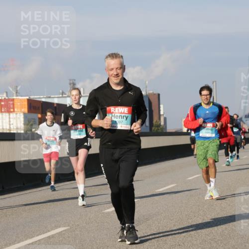 03.10.2025 - Köhlbrandbrückenlauf Jannik Wohlers http://msf.ph/oto/9074840 03.10.2025 09:51:18 Position 3 12, 1397, 3484 meine-sportfotos.de