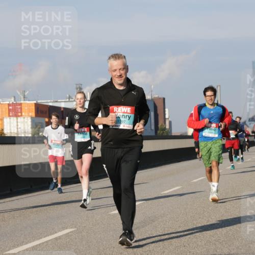 03.10.2025 - Köhlbrandbrückenlauf Jannik Wohlers http://msf.ph/oto/9074846 03.10.2025 09:51:18 Position 3 12, 1397, 3484 meine-sportfotos.de