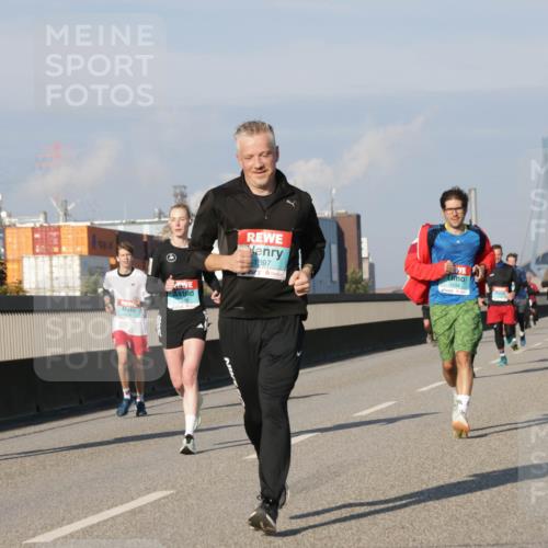 03.10.2025 - Köhlbrandbrückenlauf Jannik Wohlers http://msf.ph/oto/9074850 03.10.2025 09:51:18 Position 3 12, 1897, 3484 meine-sportfotos.de