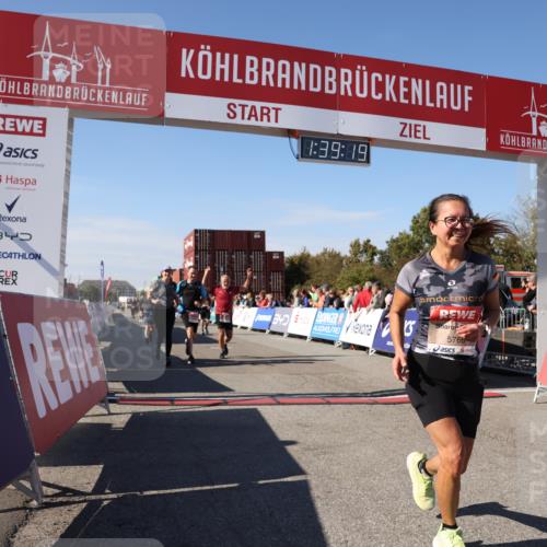 03.10.2025 - Köhlbrandbrückenlauf Lena Gebhardt http://msf.ph/oto/9074867 03.10.2025 13:39:19 Ziel 4531, 4789, 5111, 5741, 5745, 5766, 5988, 5989, 5998, 6560 meine-sportfotos.de