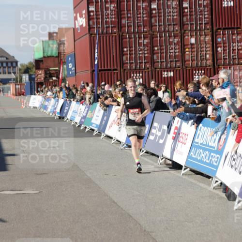 03.10.2025 - Köhlbrandbrückenlauf Jannik Wohlers http://msf.ph/oto/9074871 03.10.2025 12:46:05 Ziel 4004 meine-sportfotos.de