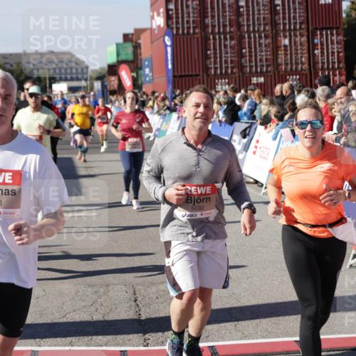 03.10.2025 - Köhlbrandbrückenlauf Jannik Wohlers http://msf.ph/oto/9074874 03.10.2025 13:16:21 Ziel 4144, 4317, 4347, 4414, 4563, 4586, 4696, 4928, 4952, 5032, 5068, 5498, 5684, 5806, 5836, 5983, 6761, 6771 meine-sportfotos.de