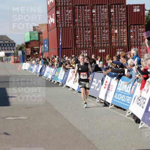 03.10.2025 - Köhlbrandbrückenlauf Jannik Wohlers http://msf.ph/oto/9074880 03.10.2025 12:46:05 Ziel 4004 meine-sportfotos.de