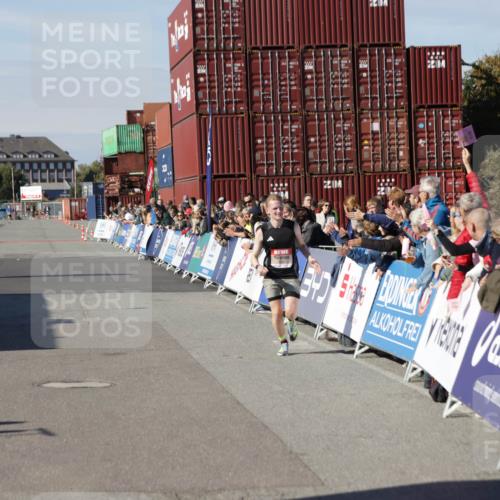 03.10.2025 - Köhlbrandbrückenlauf Jannik Wohlers http://msf.ph/oto/9074889 03.10.2025 12:46:05 Ziel 4004 meine-sportfotos.de