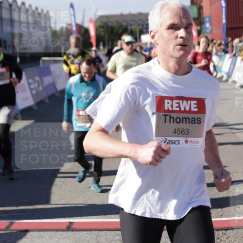 03.10.2025 - Köhlbrandbrückenlauf Jannik Wohlers http://msf.ph/oto/9074894 03.10.2025 13:16:22 Ziel 4144, 4146, 4317, 4347, 4414, 4563, 4586, 4696, 4928, 4952, 5032, 5498, 5684, 5806, 5836, 5983, 6761, 6771 meine-sportfotos.de