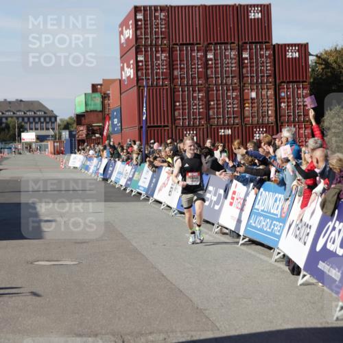 03.10.2025 - Köhlbrandbrückenlauf Jannik Wohlers http://msf.ph/oto/9074899 03.10.2025 12:46:05 Ziel 4004 meine-sportfotos.de