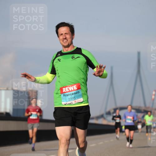 03.10.2025 - Köhlbrandbrückenlauf Jannik Wohlers http://msf.ph/oto/9074902 03.10.2025 09:41:00 Position 3 2705 meine-sportfotos.de