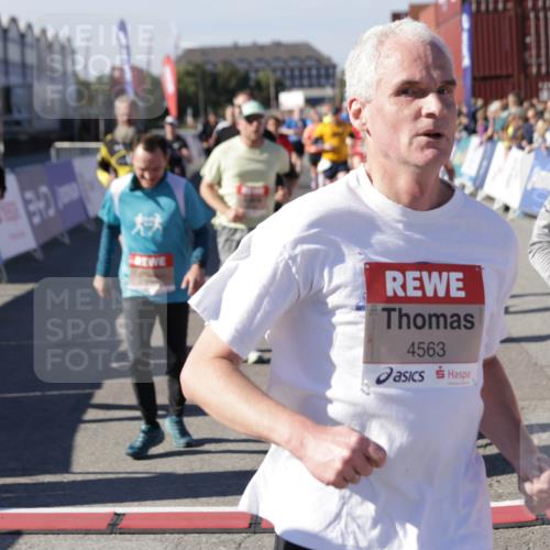 03.10.2025 - Köhlbrandbrückenlauf Jannik Wohlers http://msf.ph/oto/9074903 03.10.2025 13:16:22 Ziel 4144, 4146, 4317, 4347, 4414, 4563, 4586, 4696, 4928, 4952, 5032, 5498, 5684, 5806, 5836, 5983, 6761, 6771 meine-sportfotos.de