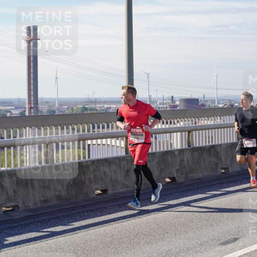 03.10.2025 - Köhlbrandbrückenlauf Michael Burmester http://msf.ph/oto/9074904 03.10.2025 12:40:20 Position 2 739 meine-sportfotos.de