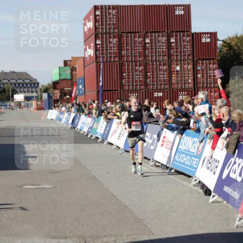 03.10.2025 - Köhlbrandbrückenlauf Jannik Wohlers http://msf.ph/oto/9074909 03.10.2025 12:46:05 Ziel 4004 meine-sportfotos.de