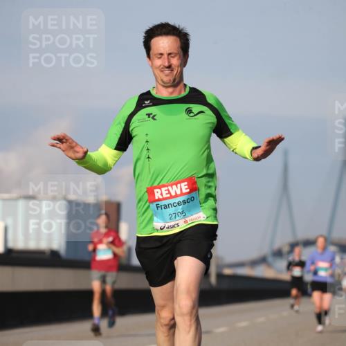 03.10.2025 - Köhlbrandbrückenlauf Jannik Wohlers http://msf.ph/oto/9074914 03.10.2025 09:41:00 Position 3 2705 meine-sportfotos.de