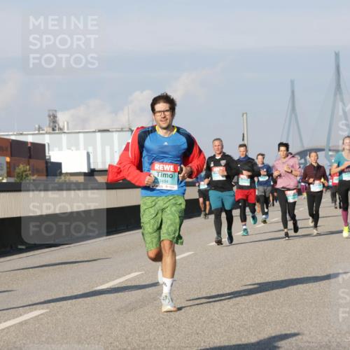 03.10.2025 - Köhlbrandbrückenlauf Jannik Wohlers http://msf.ph/oto/9074917 03.10.2025 09:51:20 Position 3 698, 3484 meine-sportfotos.de