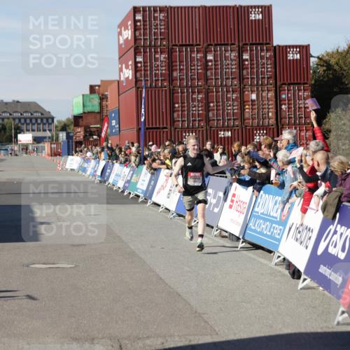 03.10.2025 - Köhlbrandbrückenlauf Jannik Wohlers http://msf.ph/oto/9074925 03.10.2025 12:46:05 Ziel 4004 meine-sportfotos.de