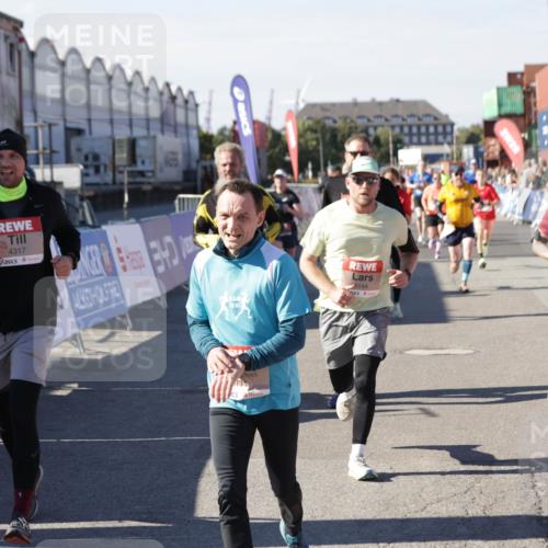 03.10.2025 - Köhlbrandbrückenlauf Jannik Wohlers http://msf.ph/oto/9074928 03.10.2025 13:16:23 Ziel 4144, 4146, 4317, 4347, 4414, 4563, 4586, 4696, 4928, 4952, 5032, 5498, 5684, 5806, 5815, 5836, 5983, 6761, 6771 meine-sportfotos.de