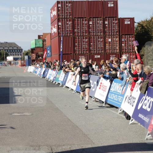 03.10.2025 - Köhlbrandbrückenlauf Jannik Wohlers http://msf.ph/oto/9074932 03.10.2025 12:46:05 Ziel 4004 meine-sportfotos.de