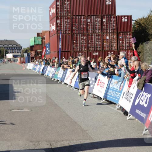 03.10.2025 - Köhlbrandbrückenlauf Jannik Wohlers http://msf.ph/oto/9074941 03.10.2025 12:46:05 Ziel 4004 meine-sportfotos.de