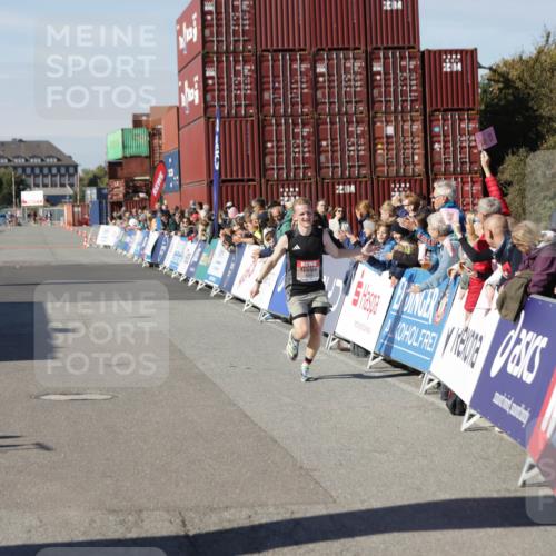 03.10.2025 - Köhlbrandbrückenlauf Jannik Wohlers http://msf.ph/oto/9074952 03.10.2025 12:46:05 Ziel 4004 meine-sportfotos.de