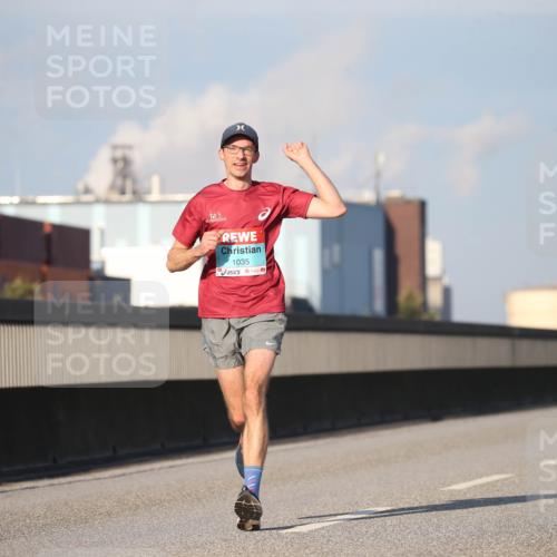 03.10.2025 - Köhlbrandbrückenlauf Jannik Wohlers http://msf.ph/oto/9074962 03.10.2025 09:41:03 Position 3 1035 meine-sportfotos.de