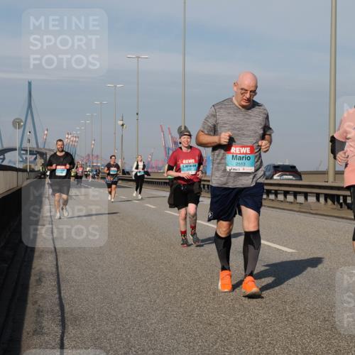 03.10.2025 - Köhlbrandbrückenlauf Fabian Wolf http://msf.ph/oto/9074965 03.10.2025 10:14:30 Position 3 2757, 2513, 3097 meine-sportfotos.de