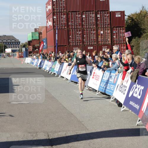 03.10.2025 - Köhlbrandbrückenlauf Jannik Wohlers http://msf.ph/oto/9074972 03.10.2025 12:46:05 Ziel 4004 meine-sportfotos.de