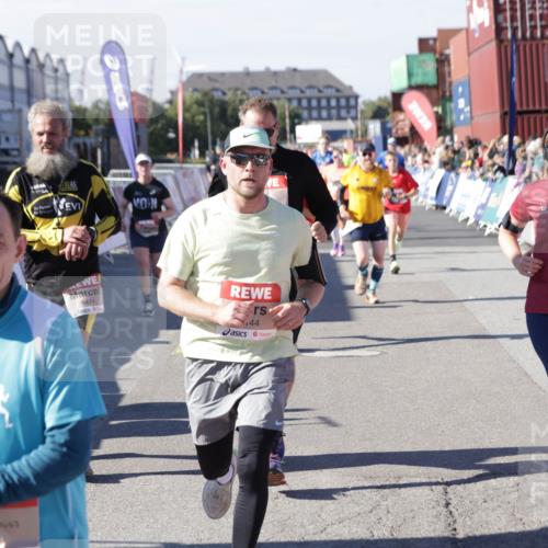 03.10.2025 - Köhlbrandbrückenlauf Jannik Wohlers http://msf.ph/oto/9074978 03.10.2025 13:16:23 Ziel 4144, 4146, 4317, 4347, 4414, 4563, 4586, 4696, 4928, 4952, 5032, 5498, 5684, 5806, 5815, 5836, 5983, 6761, 6771 meine-sportfotos.de