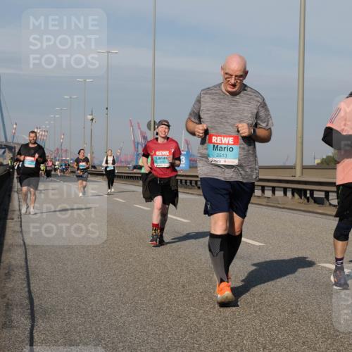 03.10.2025 - Köhlbrandbrückenlauf Fabian Wolf http://msf.ph/oto/9074983 03.10.2025 10:14:30 Position 3 422, 2757, 2513, 3097 meine-sportfotos.de