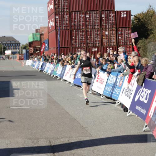 03.10.2025 - Köhlbrandbrückenlauf Jannik Wohlers http://msf.ph/oto/9074984 03.10.2025 12:46:05 Ziel 4004 meine-sportfotos.de