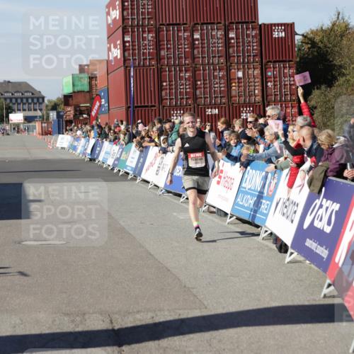 03.10.2025 - Köhlbrandbrückenlauf Jannik Wohlers http://msf.ph/oto/9074996 03.10.2025 12:46:05 Ziel 4004 meine-sportfotos.de