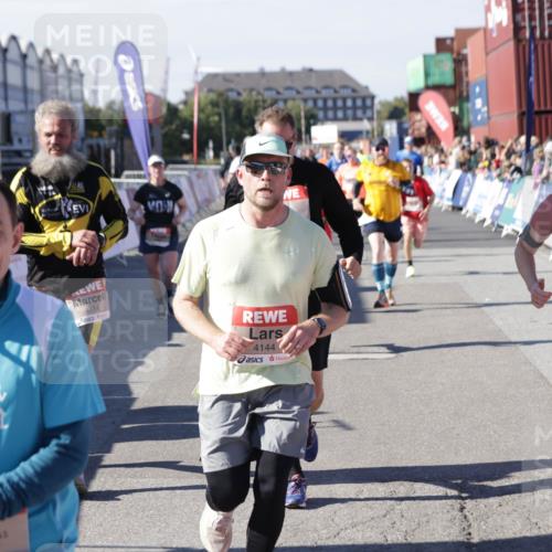 03.10.2025 - Köhlbrandbrückenlauf Jannik Wohlers http://msf.ph/oto/9075001 03.10.2025 13:16:23 Ziel 4144, 4146, 4317, 4347, 4414, 4563, 4586, 4696, 4928, 4952, 5032, 5498, 5684, 5806, 5815, 5836, 5983, 6761, 6771 meine-sportfotos.de