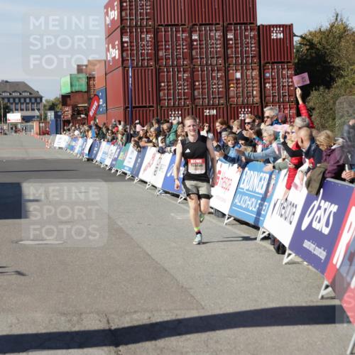 03.10.2025 - Köhlbrandbrückenlauf Jannik Wohlers http://msf.ph/oto/9075005 03.10.2025 12:46:05 Ziel 4004 meine-sportfotos.de