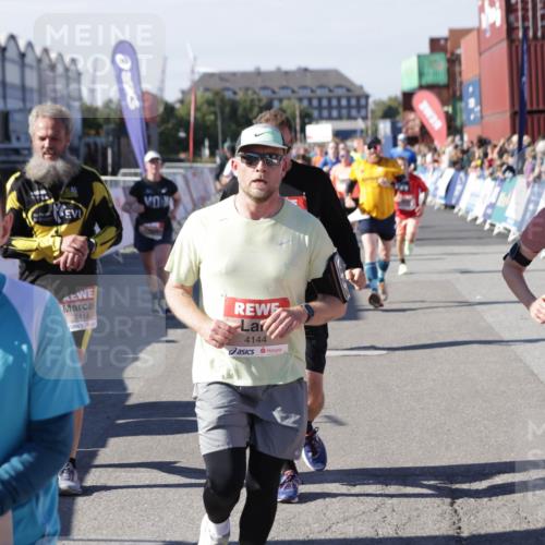 03.10.2025 - Köhlbrandbrückenlauf Jannik Wohlers http://msf.ph/oto/9075006 03.10.2025 13:16:24 Ziel 4144, 4146, 4314, 4317, 4347, 4408, 4414, 4563, 4586, 4696, 4928, 4952, 5032, 5498, 5570, 5806, 5815, 5836, 5983, 6353, 6761, 6771, 6812 meine-sportfotos.de