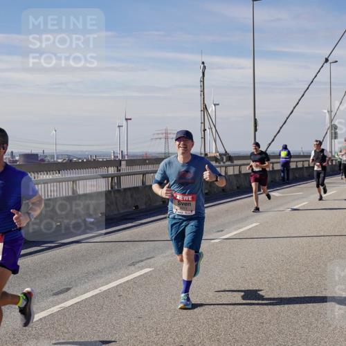 03.10.2025 - Köhlbrandbrückenlauf Michael Burmester http://msf.ph/oto/9075008 03.10.2025 12:40:24 Position 2 4130, 4271 meine-sportfotos.de