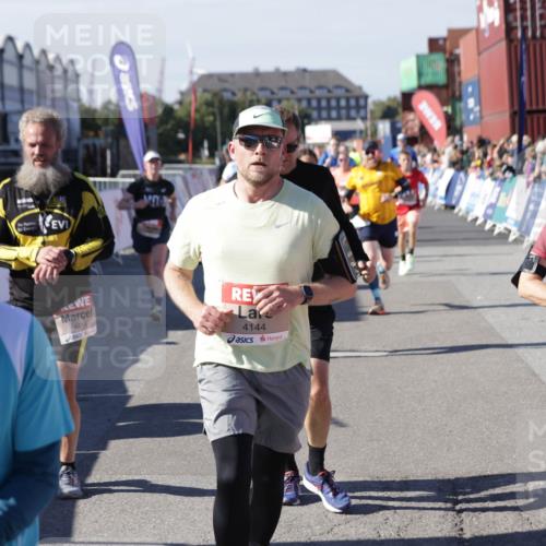 03.10.2025 - Köhlbrandbrückenlauf Jannik Wohlers http://msf.ph/oto/9075014 03.10.2025 13:16:24 Ziel 4144, 4146, 4314, 4317, 4347, 4408, 4414, 4563, 4586, 4696, 4928, 4952, 5032, 5498, 5570, 5806, 5815, 5836, 5983, 6353, 6761, 6771, 6812 meine-sportfotos.de