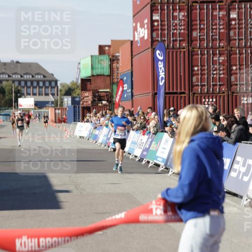 03.10.2025 - Köhlbrandbrückenlauf Jannik Wohlers http://msf.ph/oto/9075021 03.10.2025 12:46:33 Ziel 4033 meine-sportfotos.de