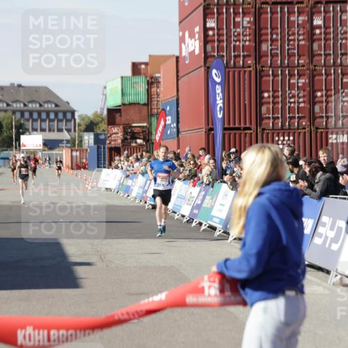 03.10.2025 - Köhlbrandbrückenlauf Jannik Wohlers http://msf.ph/oto/9075031 03.10.2025 12:46:33 Ziel 4033 meine-sportfotos.de