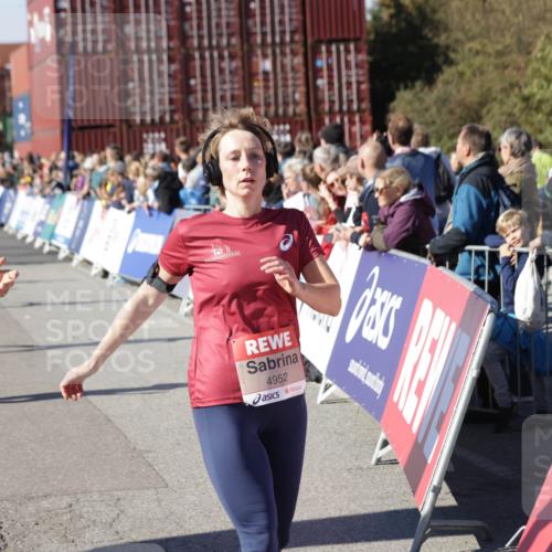 03.10.2025 - Köhlbrandbrückenlauf Jannik Wohlers http://msf.ph/oto/9075048 03.10.2025 13:16:24 Ziel 4144, 4146, 4314, 4317, 4347, 4408, 4414, 4563, 4586, 4696, 4928, 4952, 5032, 5498, 5570, 5806, 5815, 5836, 5983, 6353, 6761, 6771, 6812 meine-sportfotos.de