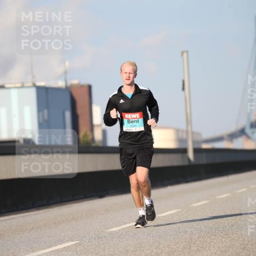 03.10.2025 - Köhlbrandbrückenlauf Jannik Wohlers http://msf.ph/oto/9075063 03.10.2025 09:41:10 Position 3 1029, 3262 meine-sportfotos.de